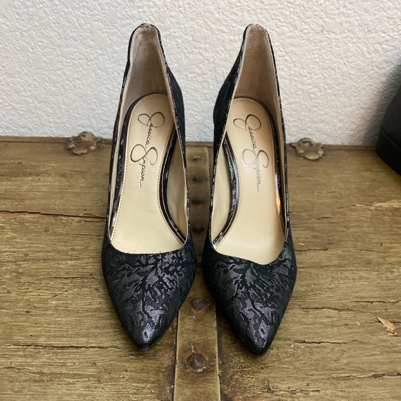 Gutter Lily Threads - Picture 8 of 16